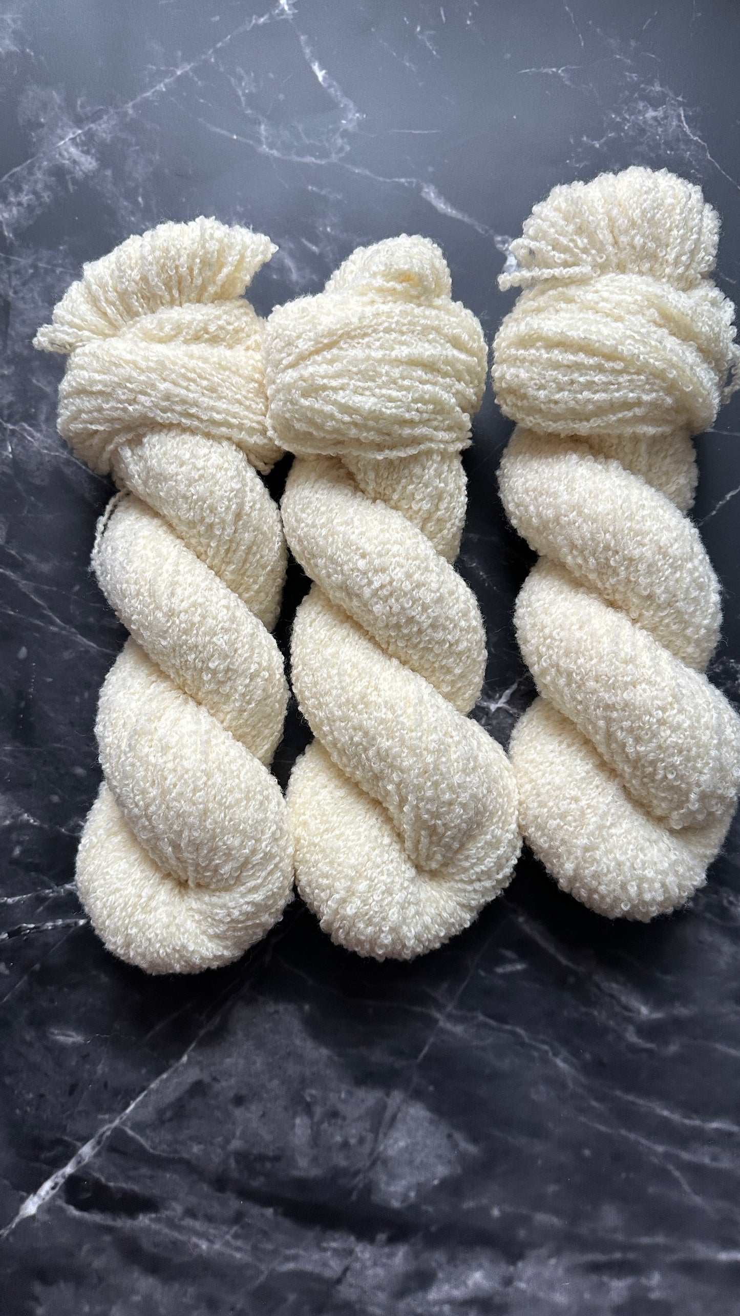 Ungefärbt / Merino Bouclé