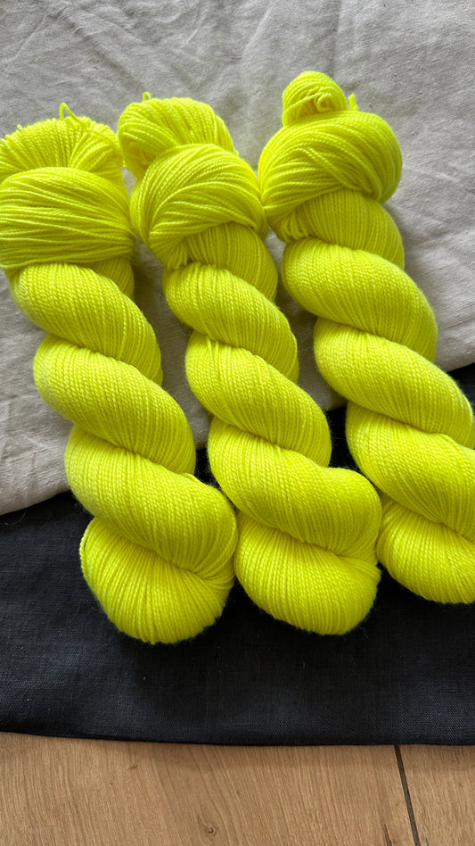 Auftragsfärbung: Neonkölln / Merino Twist Sock