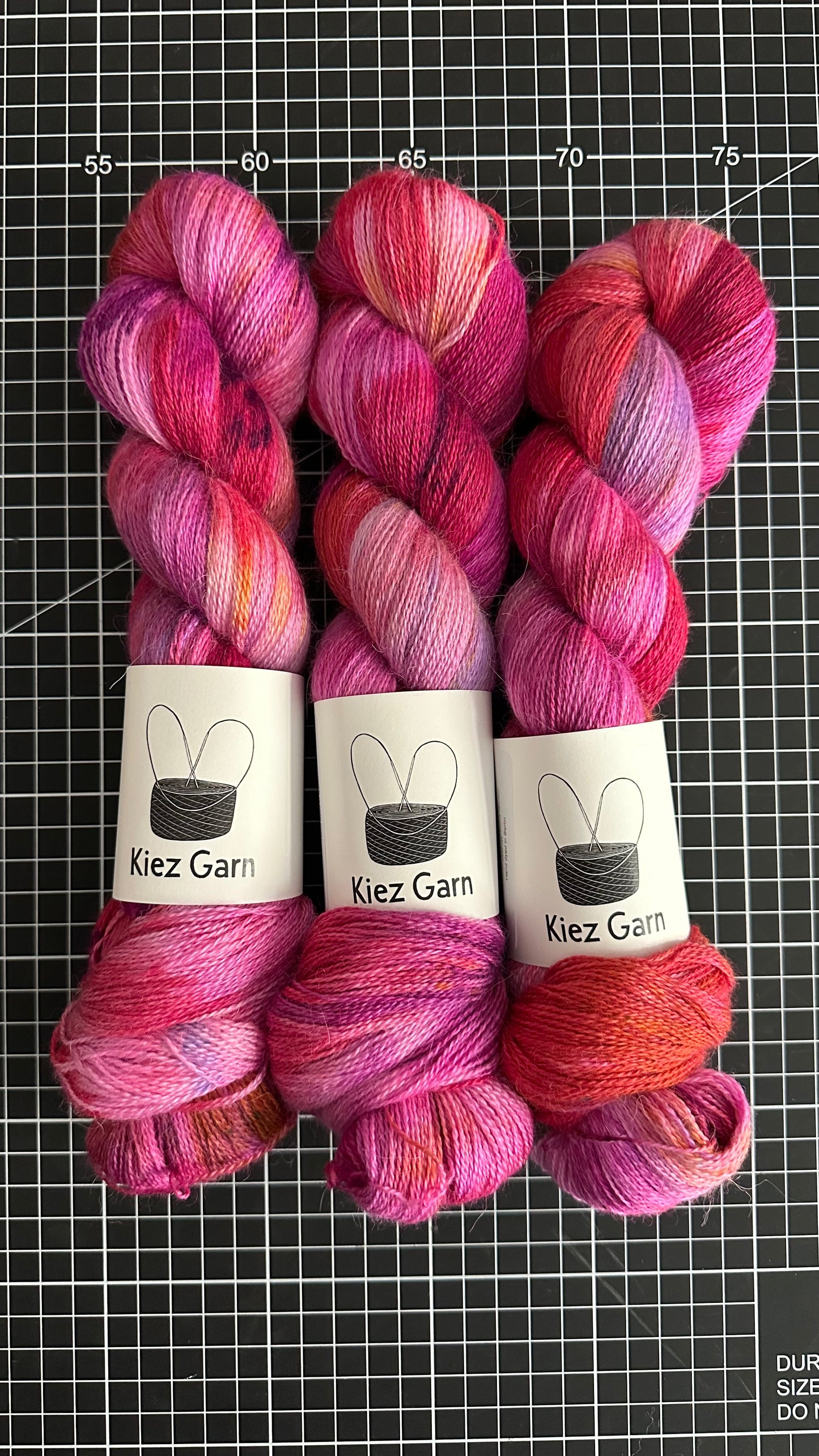 Dahlia / Soft Lace