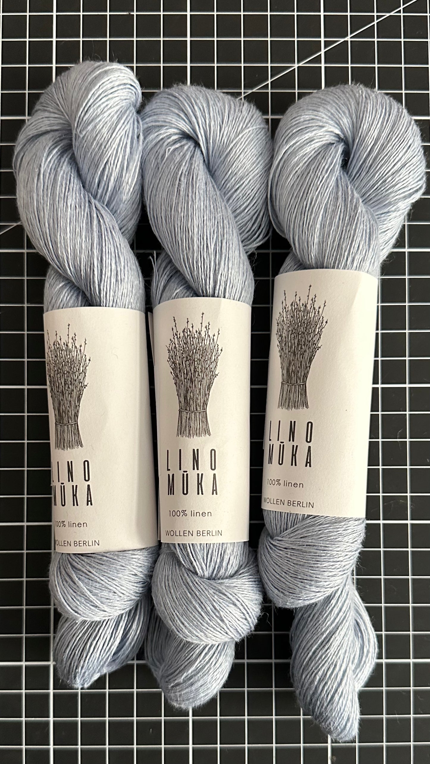 Wunderschönes Blau / Lino Mūka