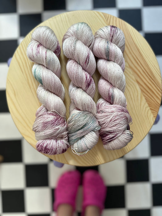 Mauerblüte / Silk Lace