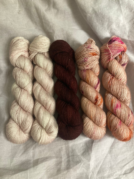 Chestnut Rose Garn Set