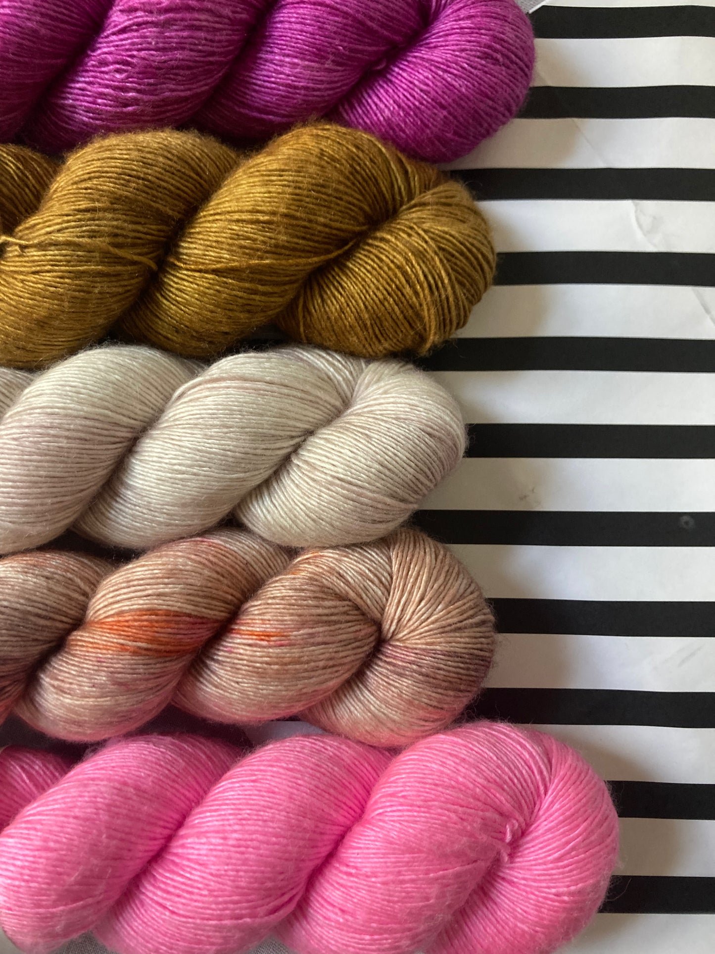 Hinterhaus Garn Set
