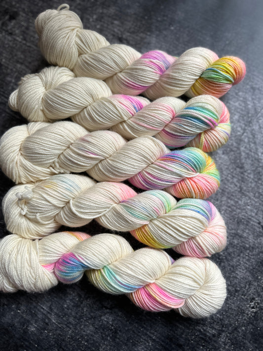 5x Rainbow over Berlin auf Merino Twist DK