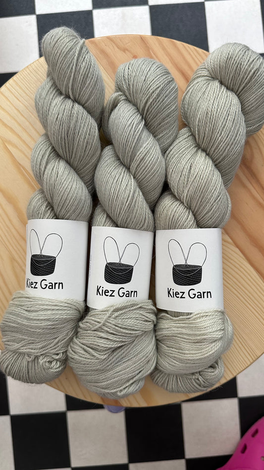 Frosty Green / Soft Alpaca